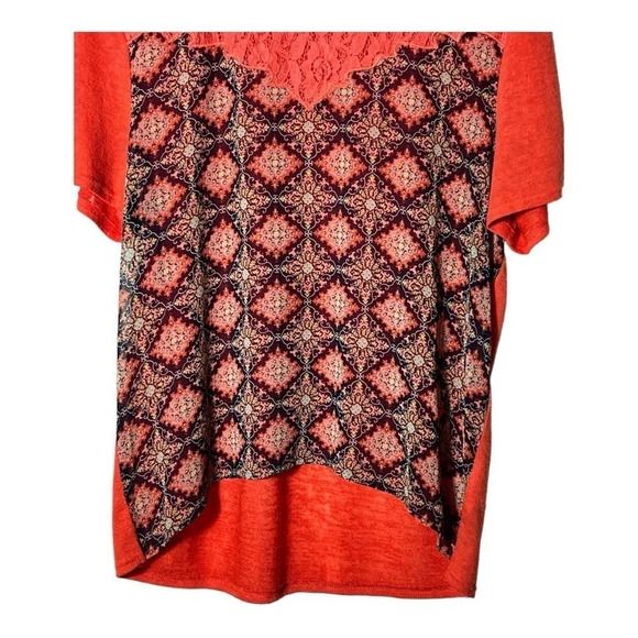 1902. MISS MEโ SHORT SLEEVE TOP RAW HEM AROUND NECK LINE AND BRAID SIZE LARGE - Picture 4 of 9